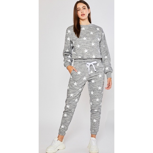 LAST SMALL SET Star print jogger set in gray - Picture 2 of 6